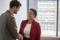 Dr. Nergiz nimmt Glückwünsche der Abgeordneten entgegen.
