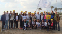 Deutsche und israelische Schüler am Strand von Haifa.